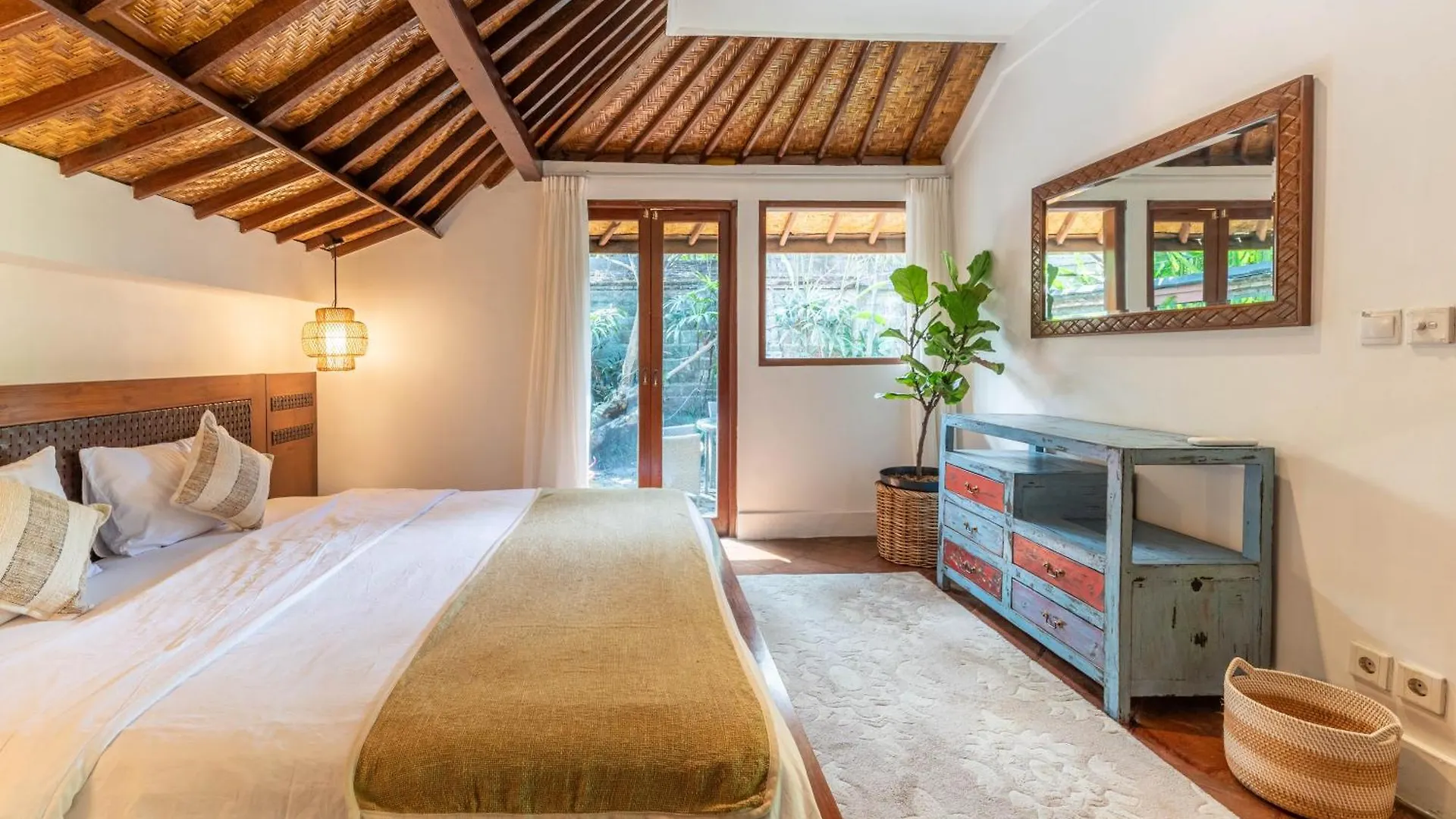 Jungle Wave Villa In Central Seminyak